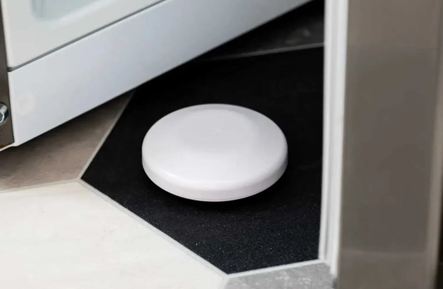 Shelly verkauft den Flood S Gen4 mit Matter-over-WiFi, Zigbee, Edelstahl-Pads und IP67-Schutz für 19,04 €