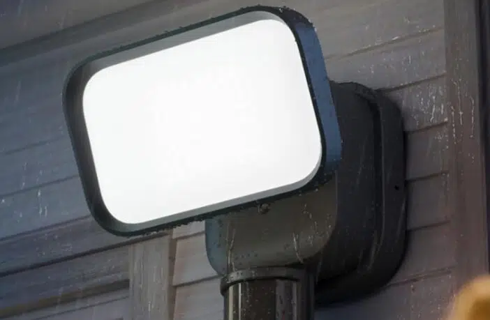 Govee startet einen Outdoor-Wandstrahler mit 3.000 Lumen, Bewegungsmelder, RGBWW-LEDs, IP65 und Matter-Unterstützung.