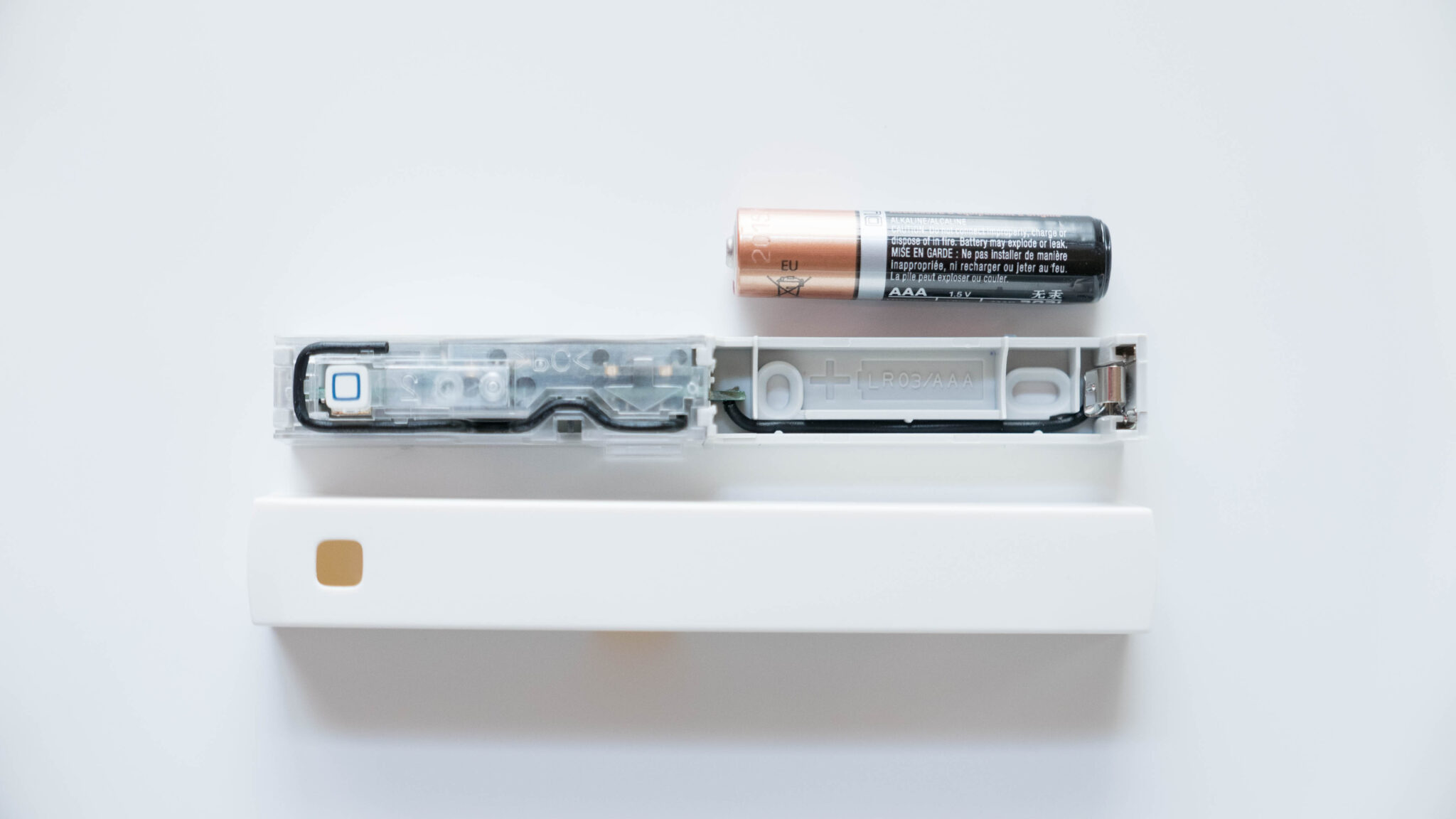 Homematic-IP-Tür-und-Fensterkontakt-zerlegt-vorne