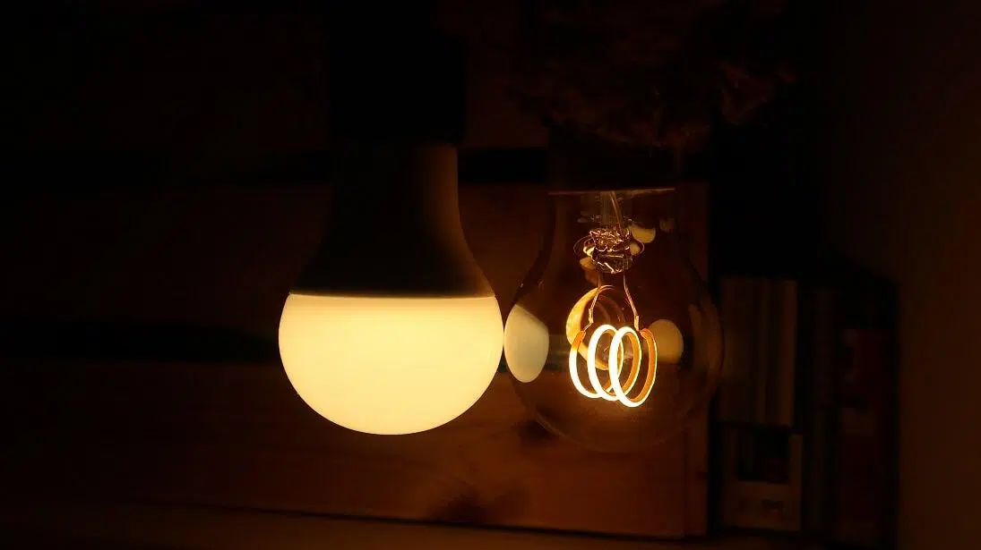 Philips Hue White vs. Ikea Filament