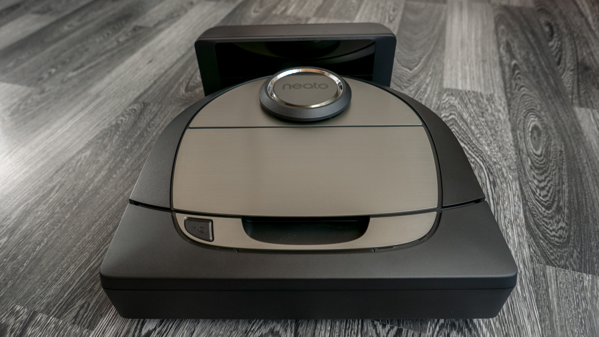 Neato Botvac D7 Details 01