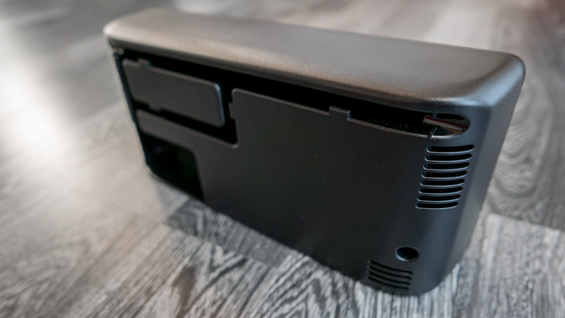 Neato Botvac D7 Ladestation 04