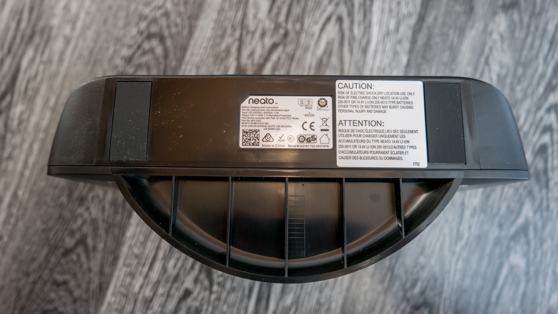 Neato Botvac D7 Ladestation 07