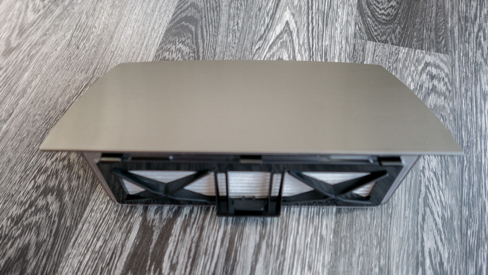Neato Botvac D7 Staubbehälter 06