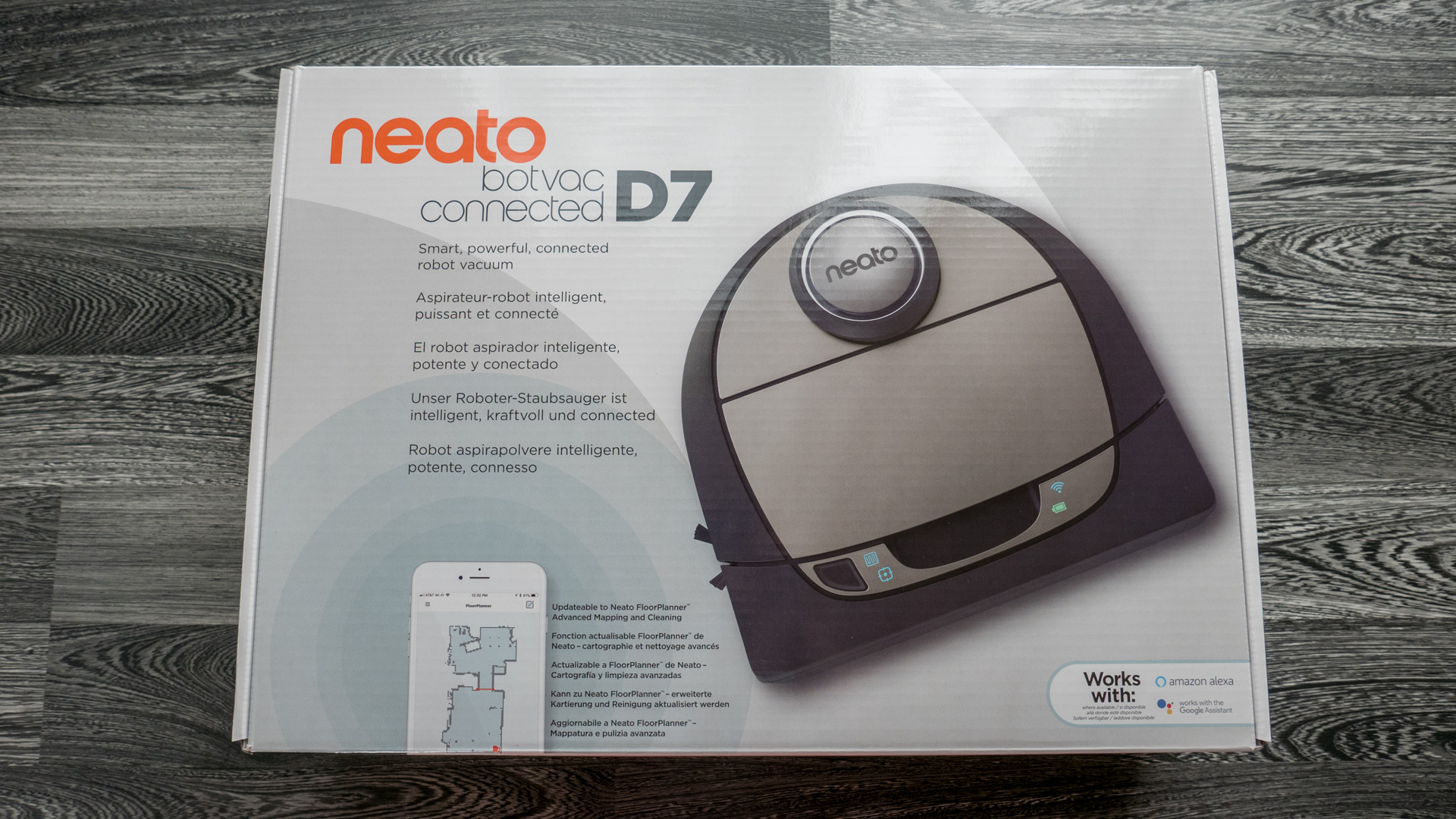 Neato Botvac D7 Unboxing 01