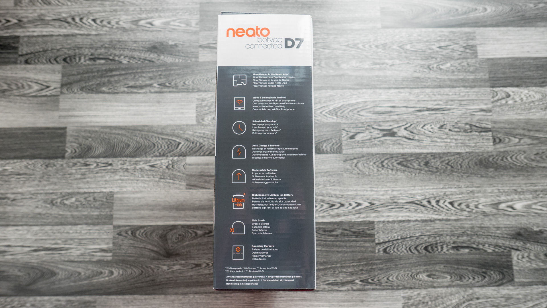 Neato Botvac D7 Unboxing 04