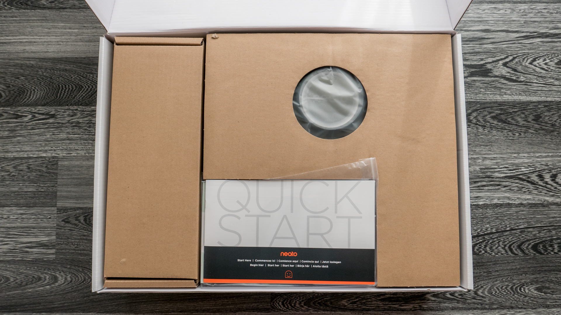 Neato Botvac D7 Unboxing 08