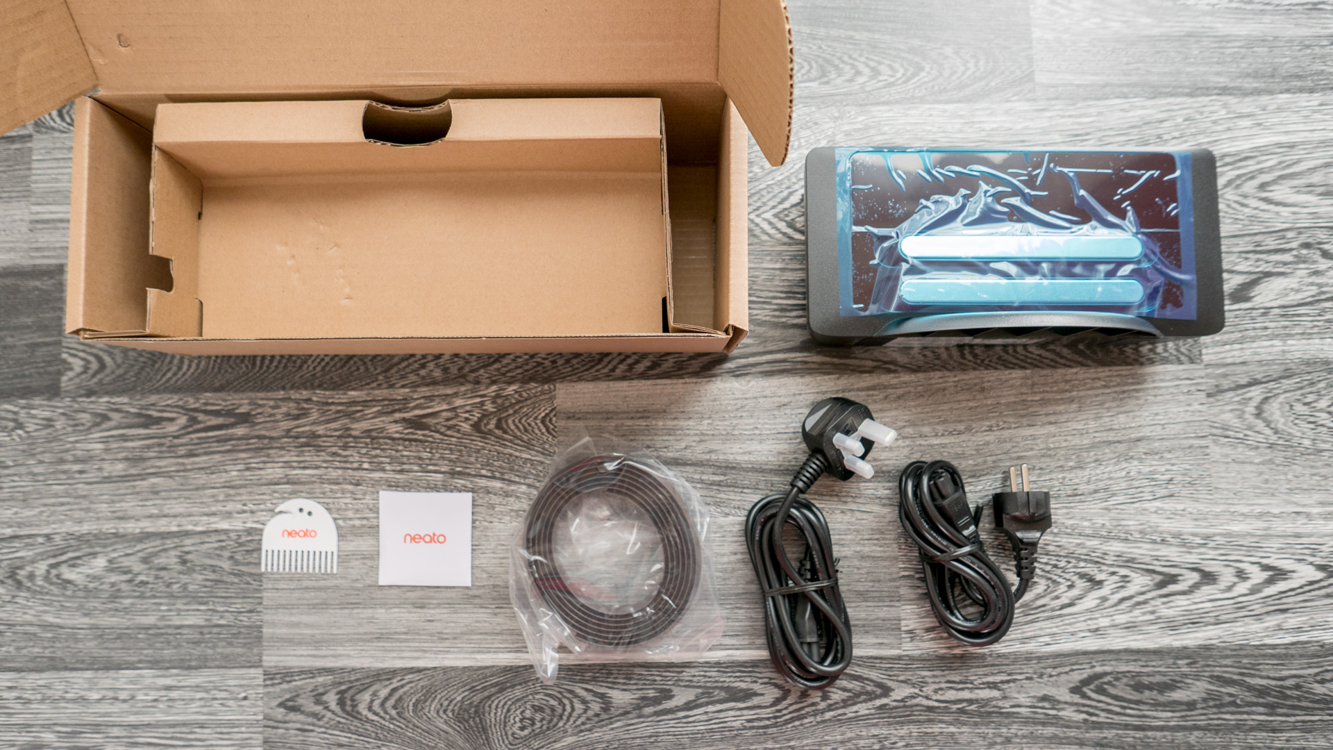 Neato Botvac D7 Unboxing 12