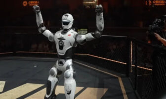 EngineAI T800: Roboter verliert im Kampf den Kopf und kämpft weiter. Technik, Preis und kritische Einordnung der Show in Shenzhen.