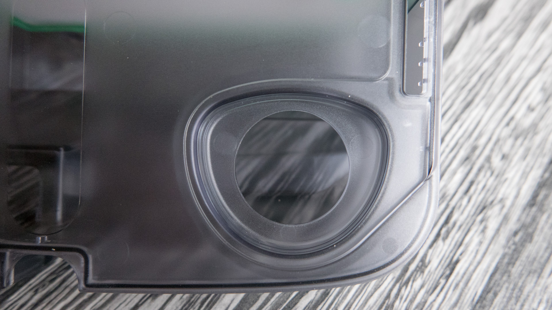 Vorwerk-VR300-Staubbehälter-11