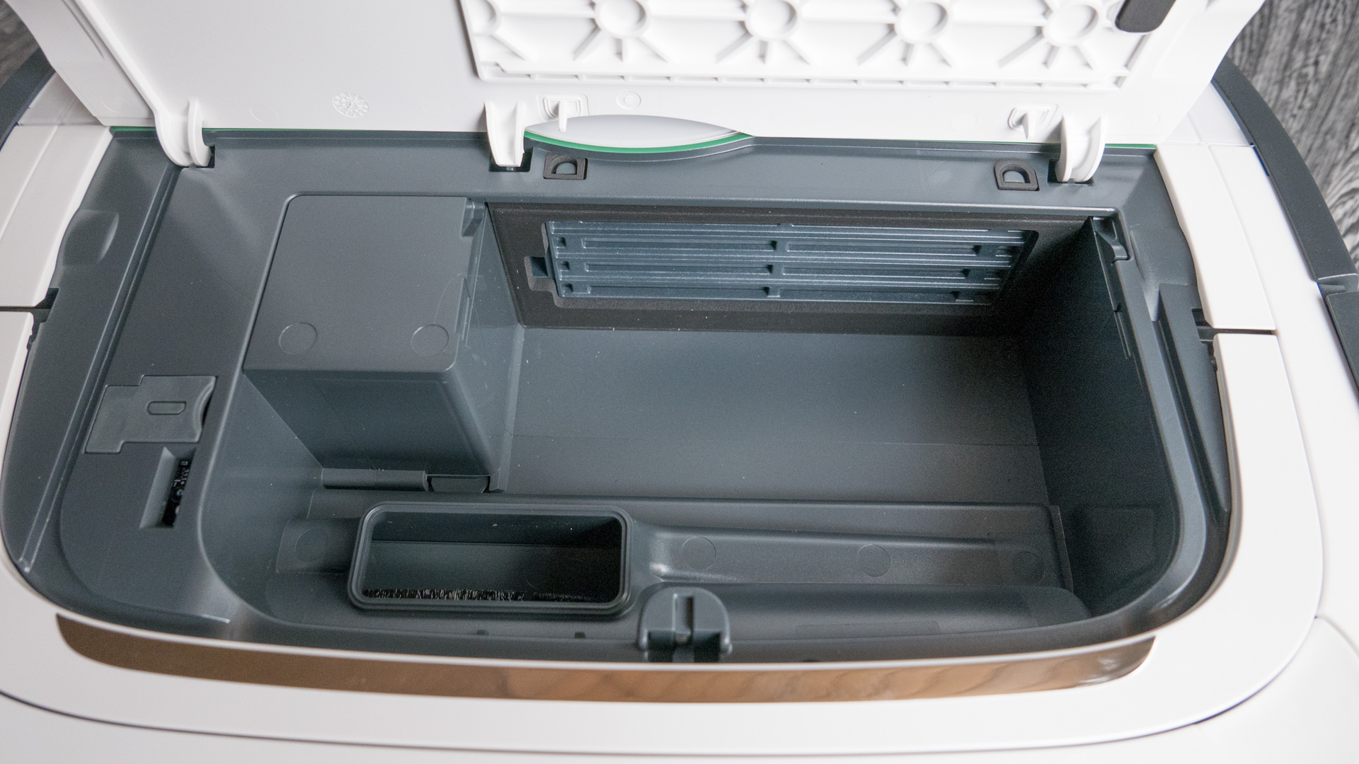 Vorwerk-VR300-Staubbehälter-3