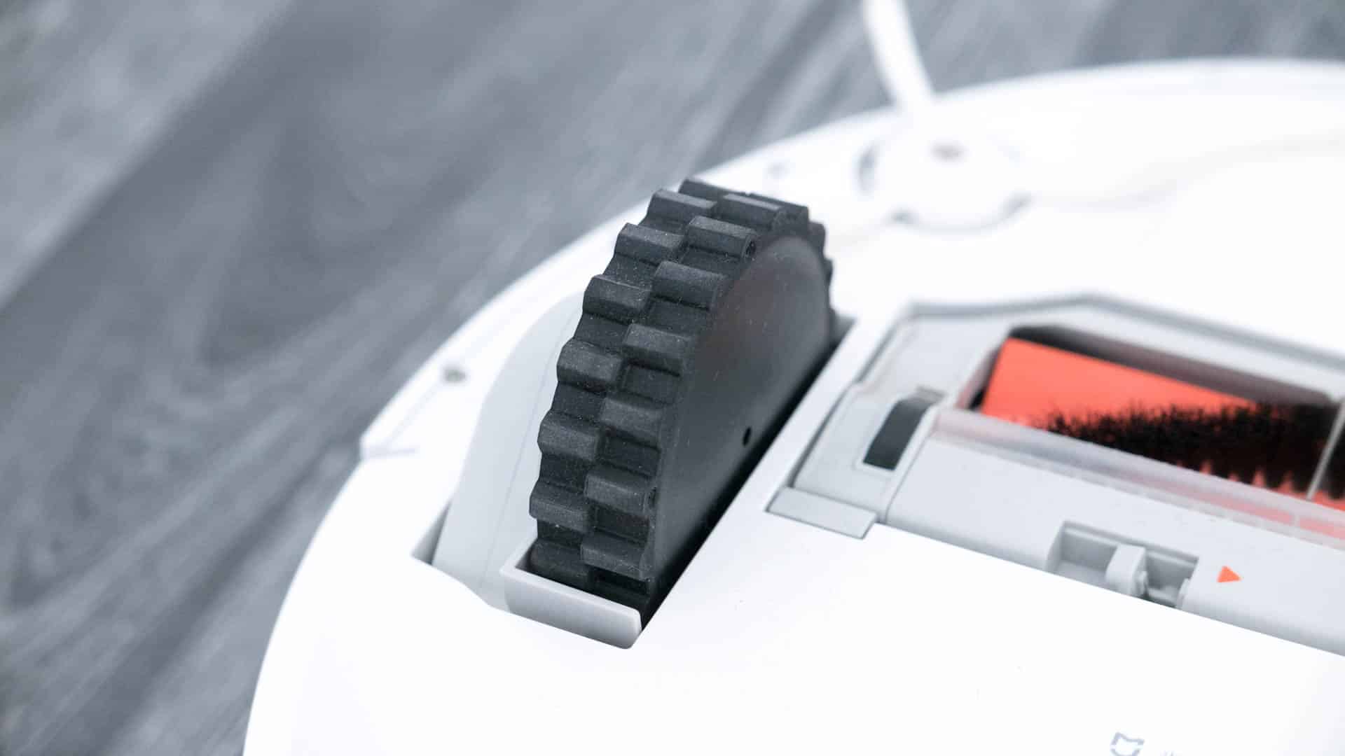 Xiaomi-Mi-Staubsauger-Roboter-im-Test-Reifen-innen