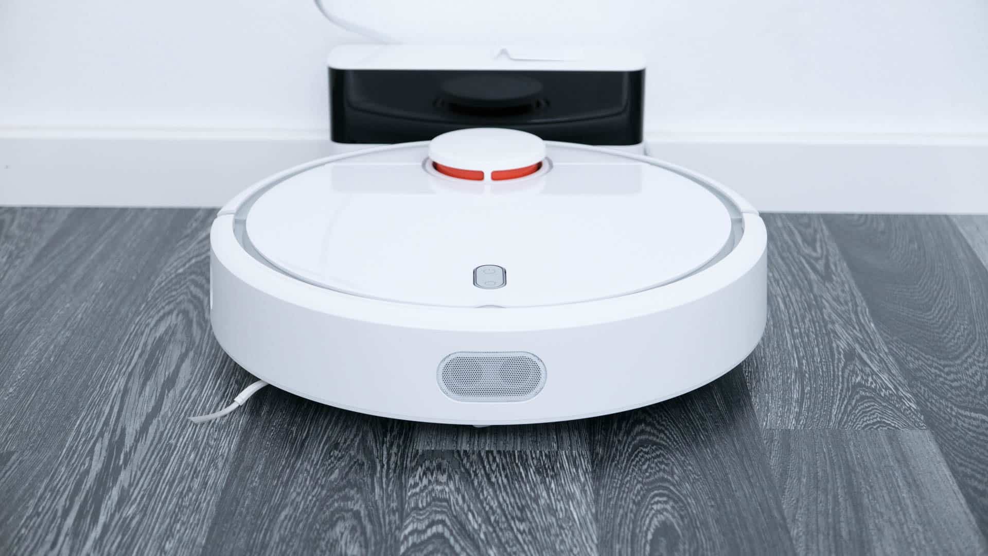 Xiaomi-Mi-Staubsauger-Roboter-im-Test-vorne-mit-Station