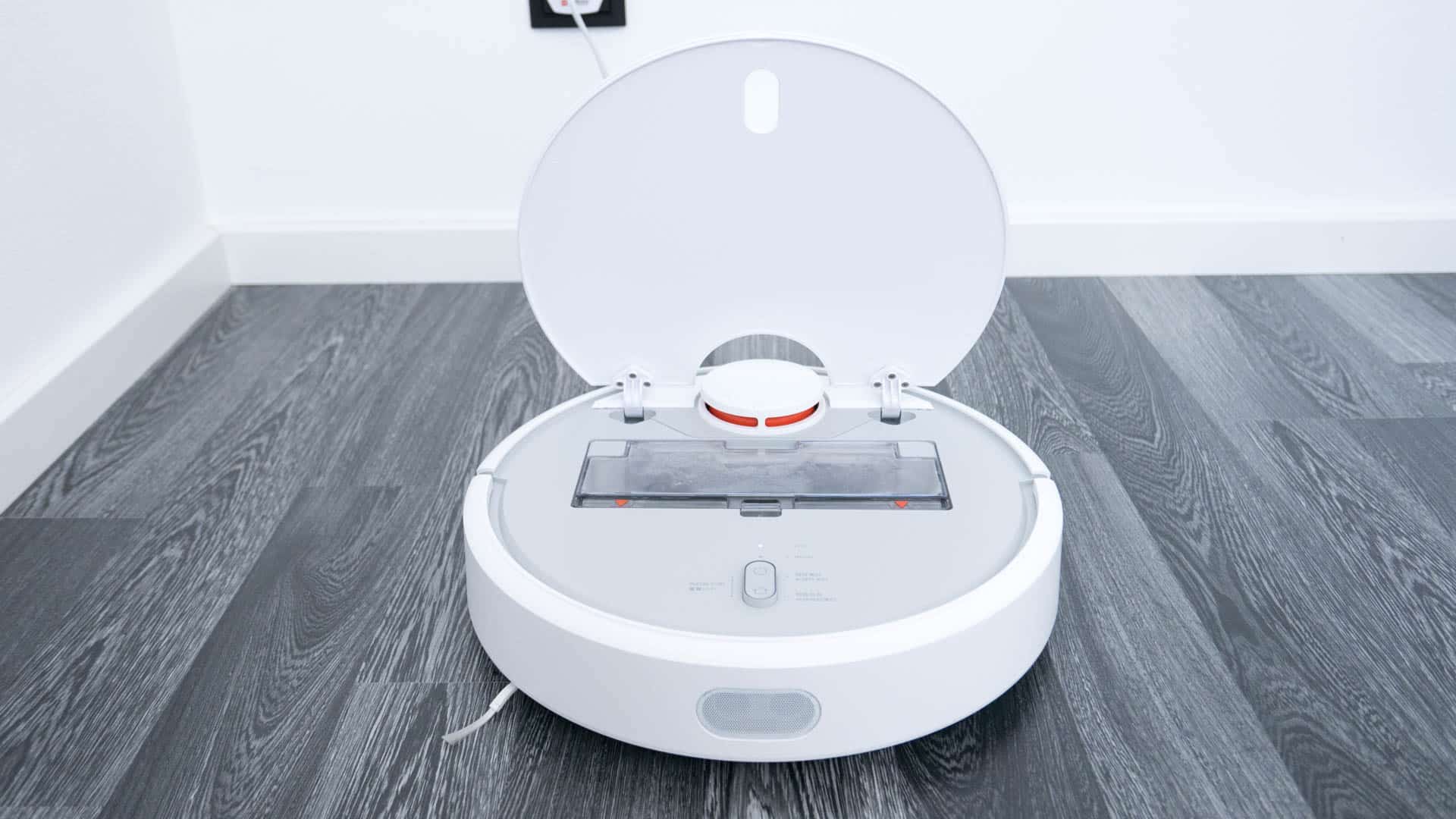 Xiaomi-Mi-Staubsauger-Roboter-im-Test-vorne-offen