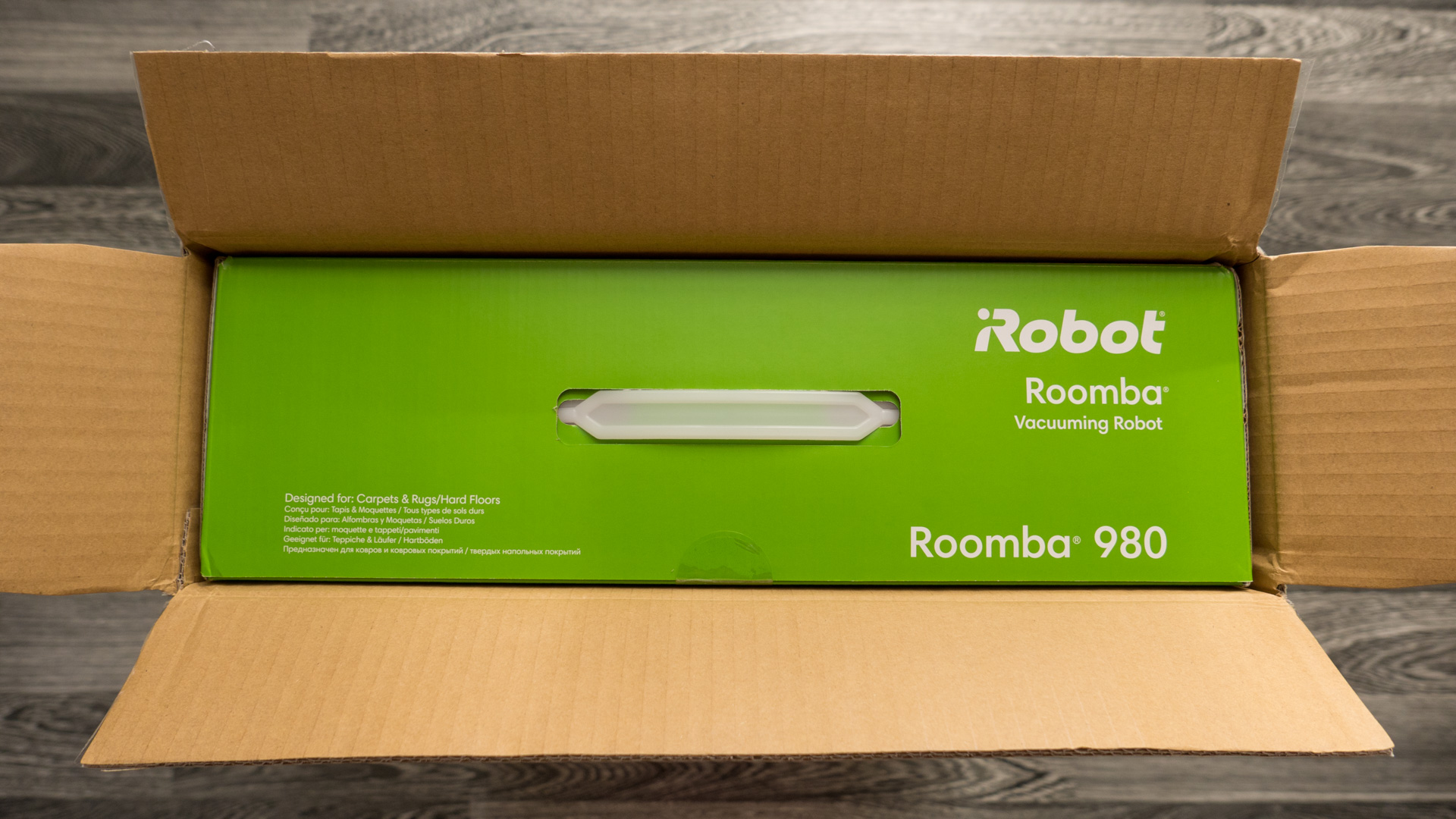 iRobot Roomba 980 Unboxing 02
