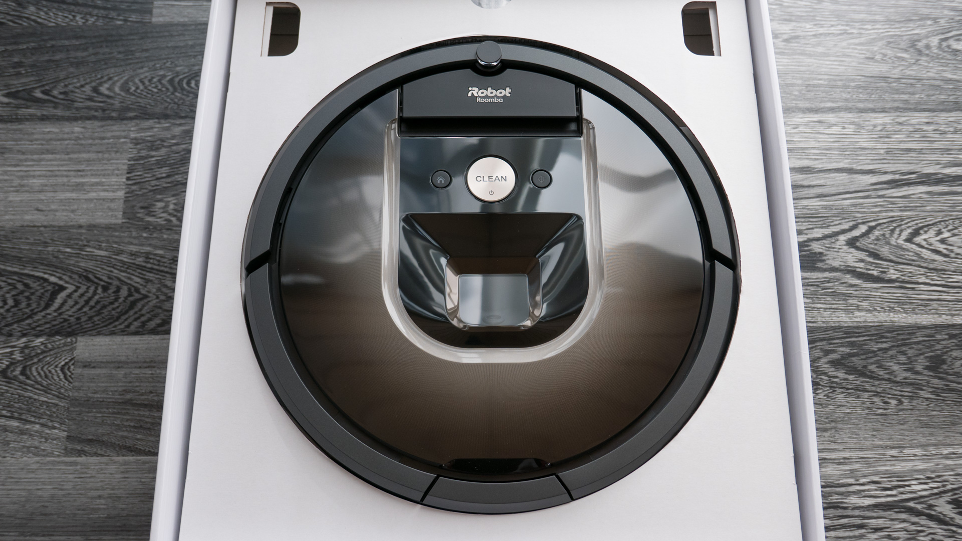 iRobot Roomba 980 Unboxing 08